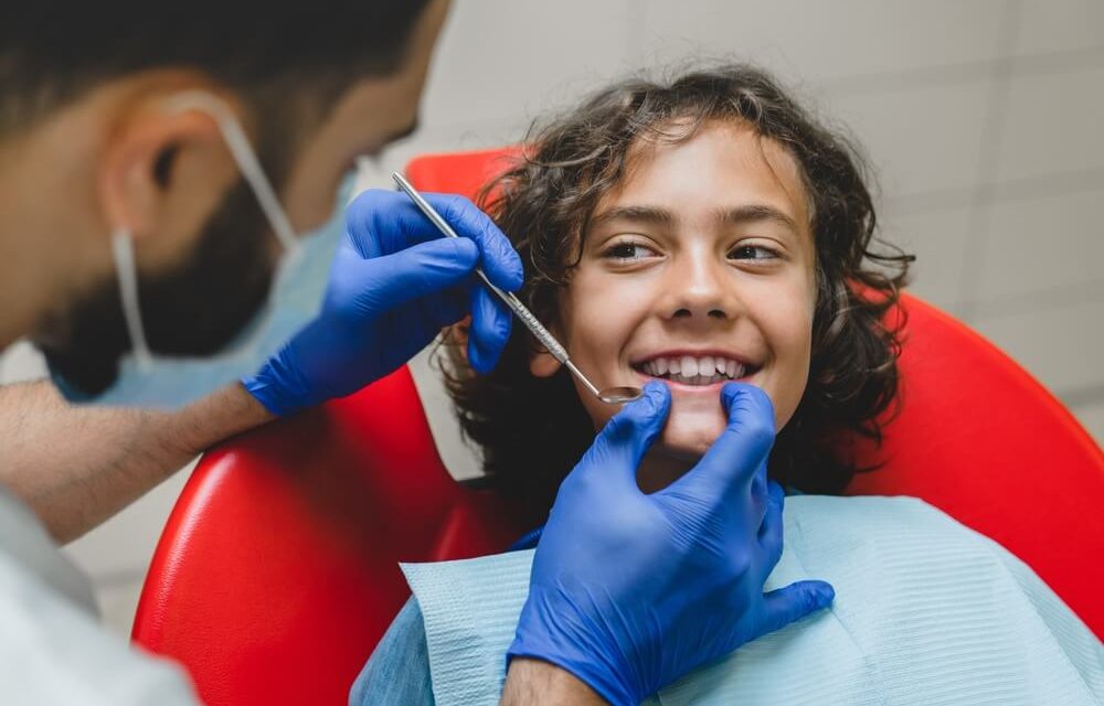 Pourquoi consulter un dentiste pédiatrique dès le plus jeune âge ? Un geste essentiel pour la santé bucco-dentaire de votre enfant